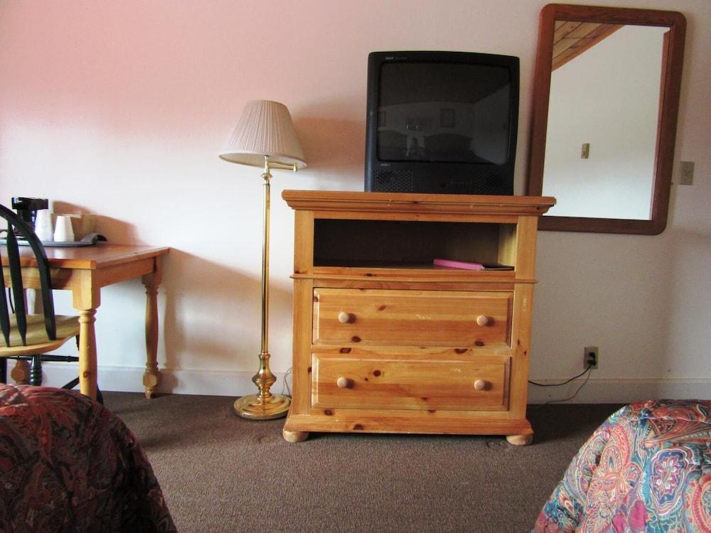 Traveler's Lodge photo 21