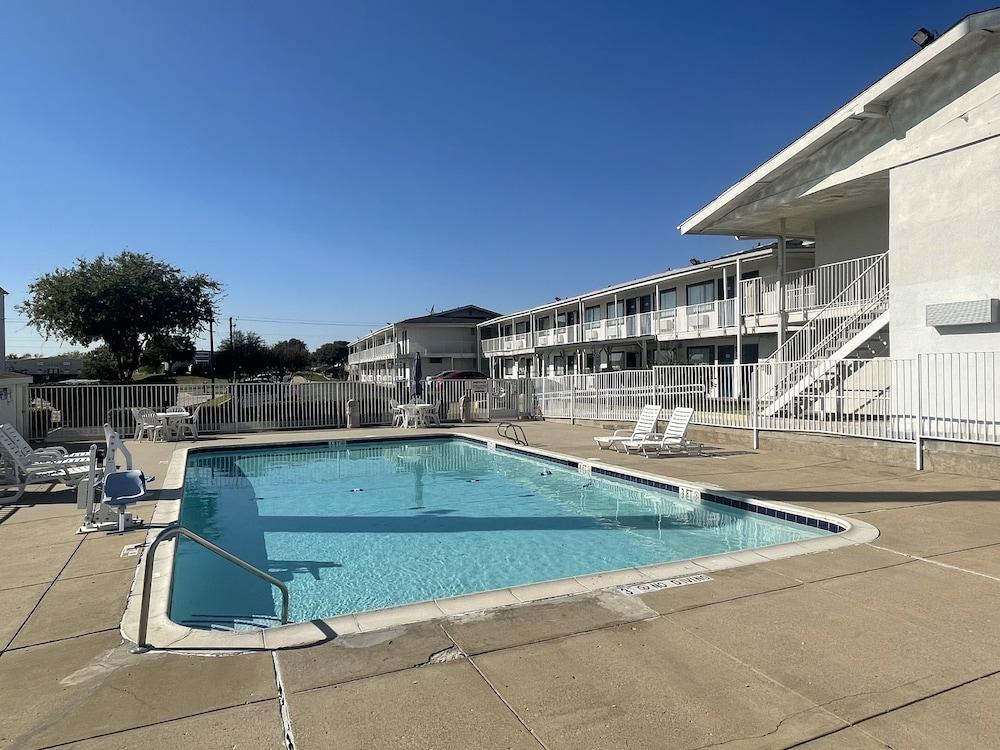 Motel 6 Denton, TX - UNT photo 45