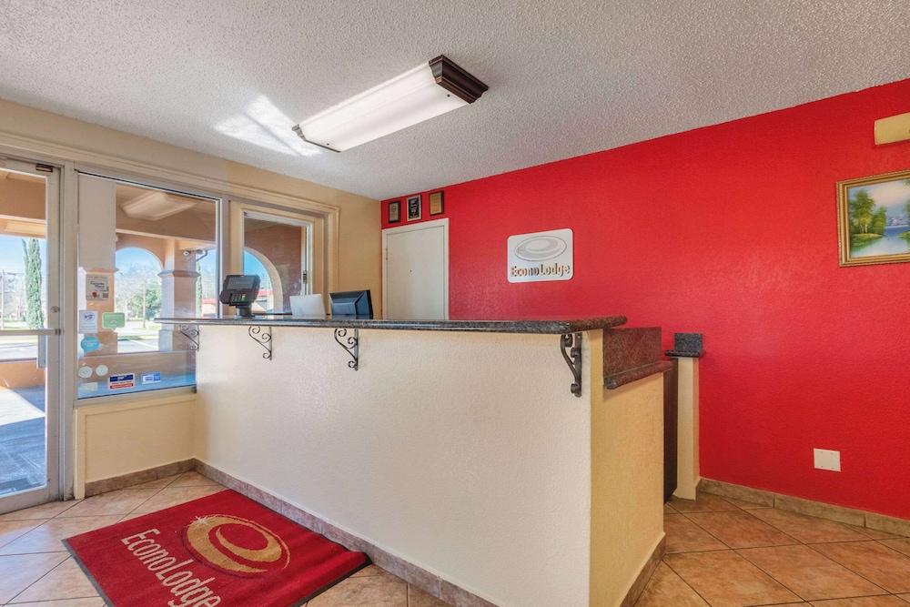 Econo Lodge San Marcos University Area photo 4