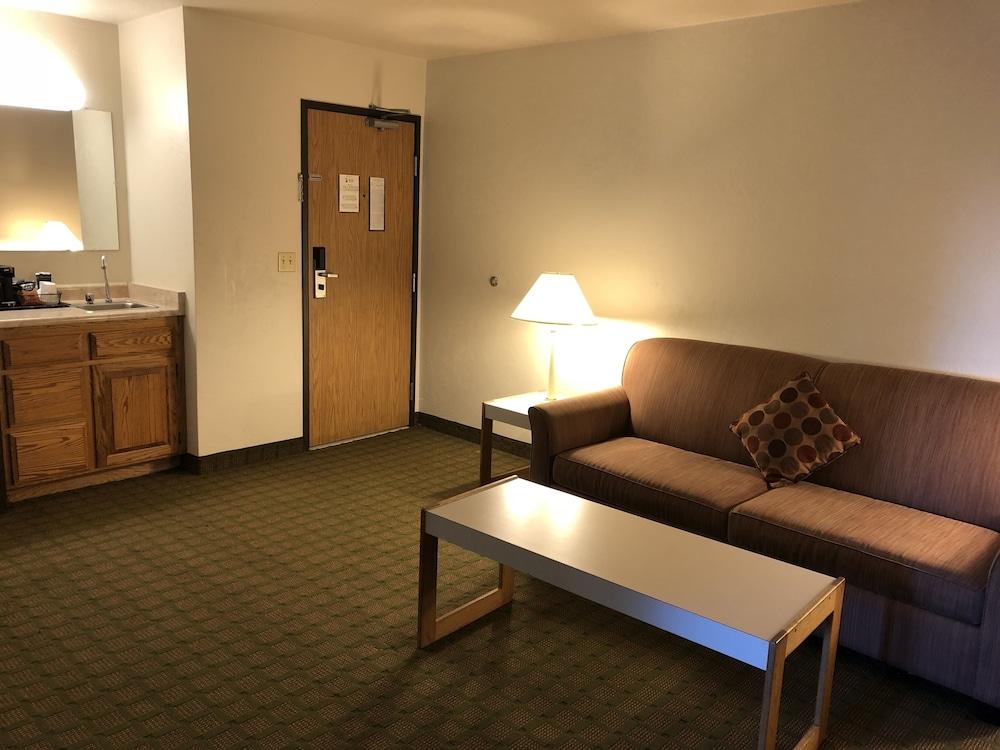 Super 8 by Wyndham Bend photo 22