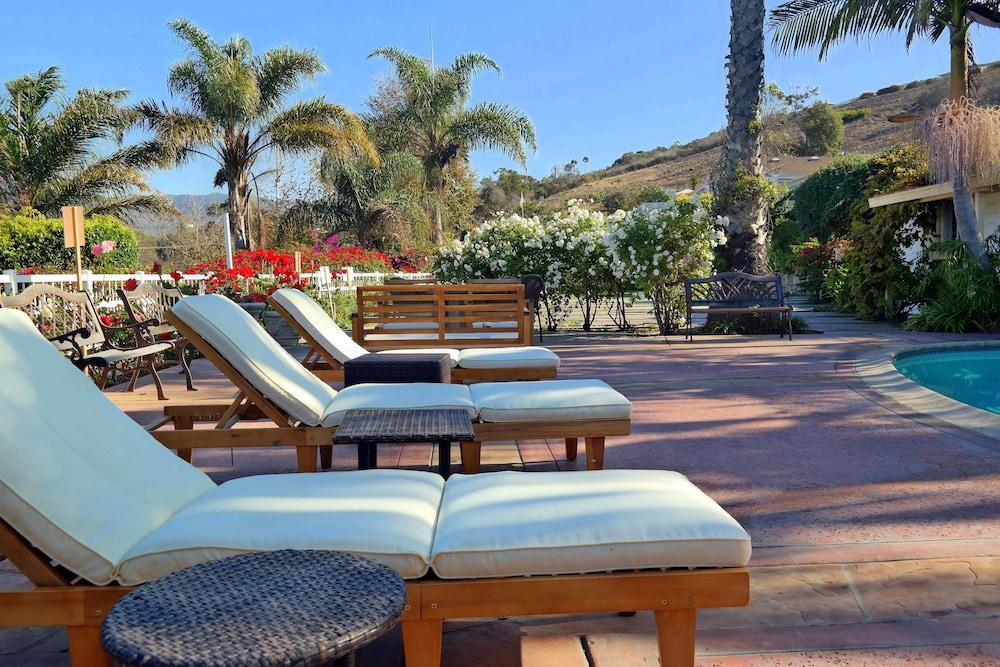 Malibu Country Inn photo 2