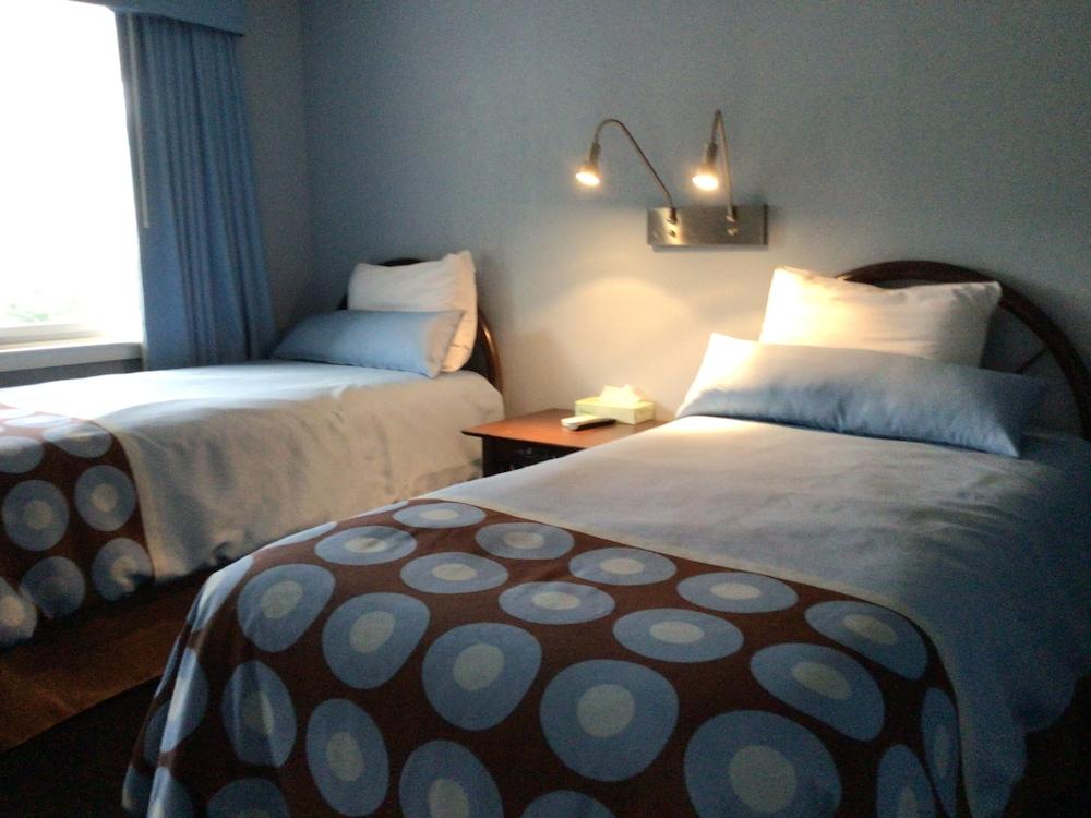 Hitching Post Country Motel photo 23