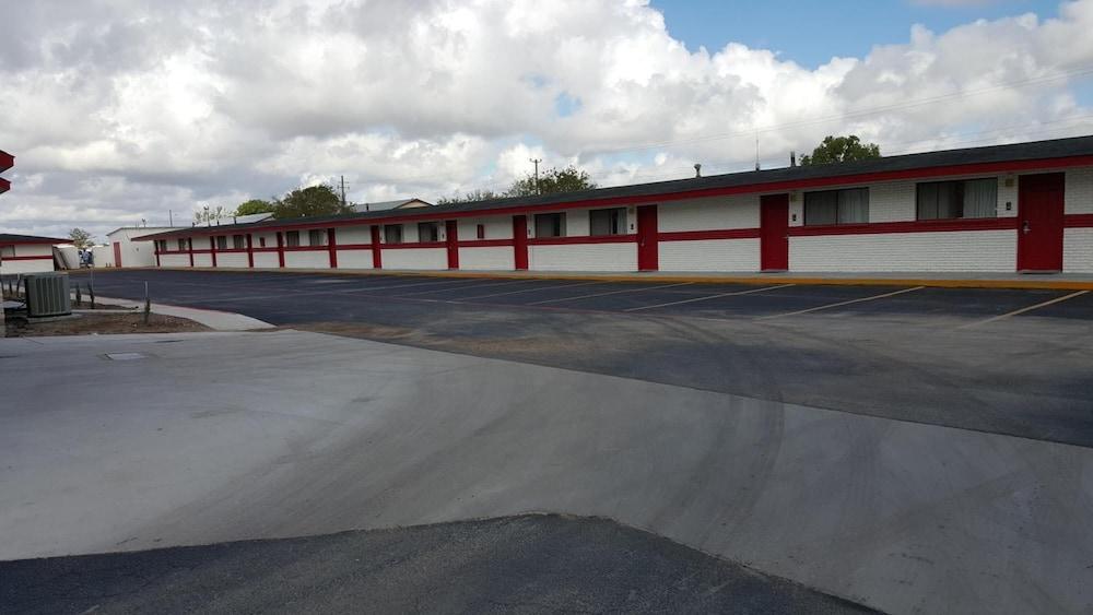 Luxury Inn & RV Park photo 30