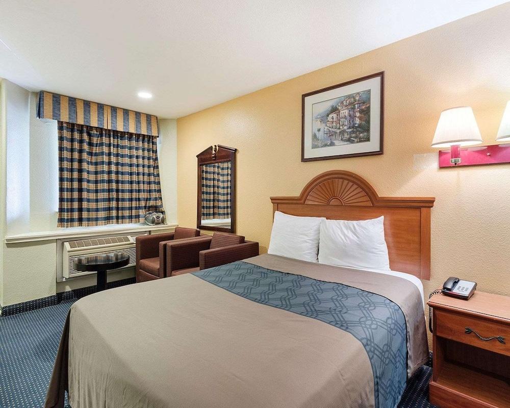 Rodeway Inn South Houston photo 14