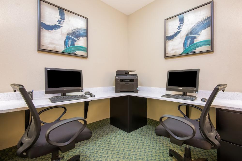 Candlewood Suites Jefferson City by IHG photo 36