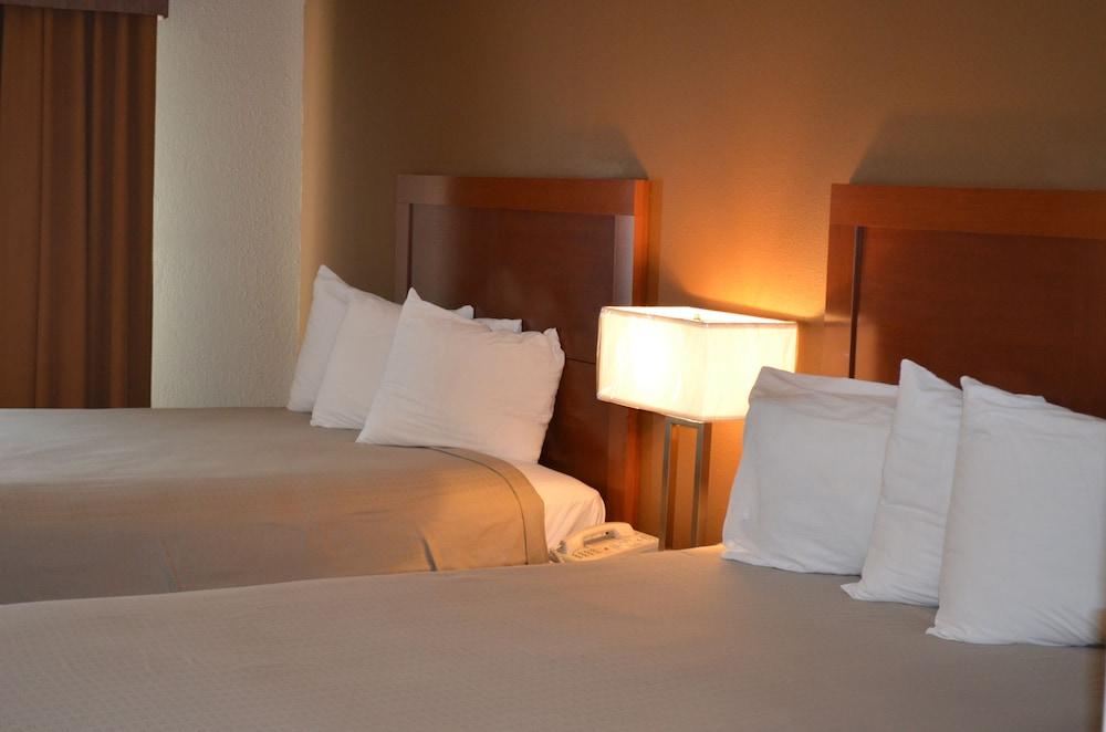 Brookshire Inn & Suites photo 7