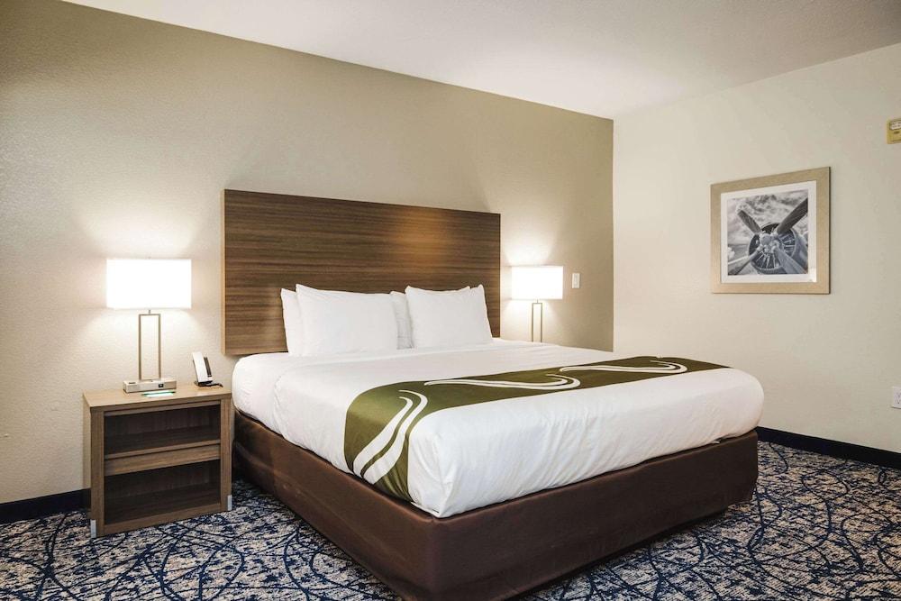 Quality Suites Houston Hobby Airport photo 15