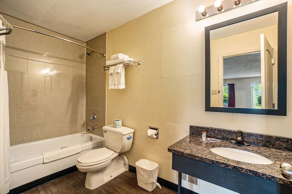 Great Lakes Inn and Suites photo 10
