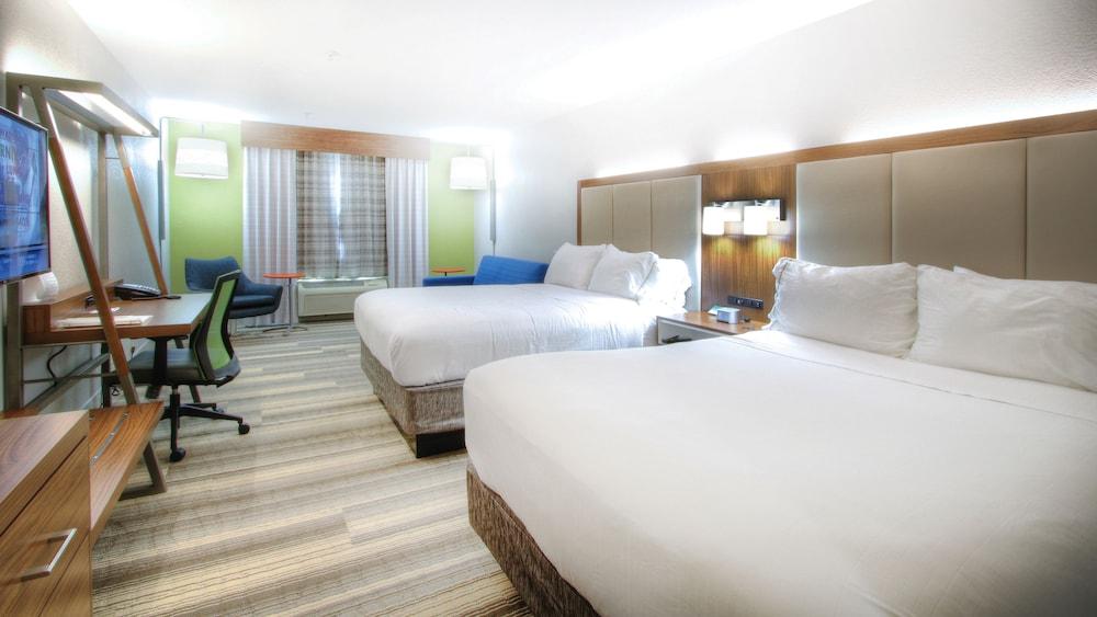 Holiday Inn Express Hotel & Suites Magnolia-Lake Columbia by IHG photo 4