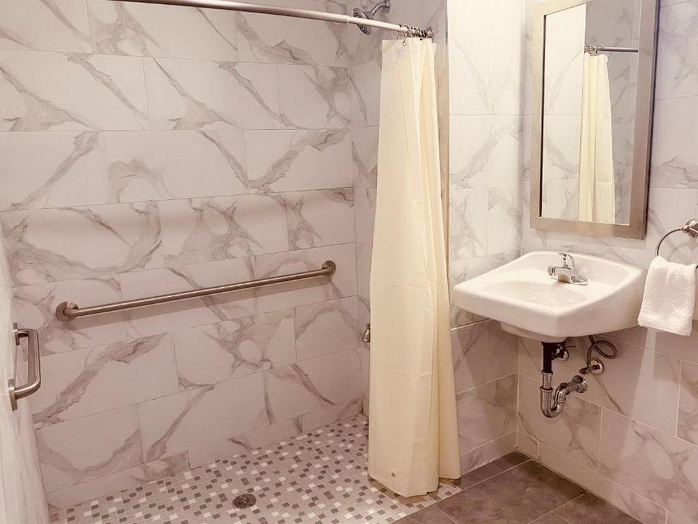 Surface Inn Brooklyn photo 12
