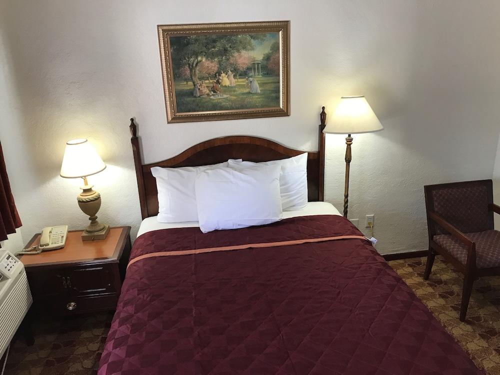 Economy Inn photo 46