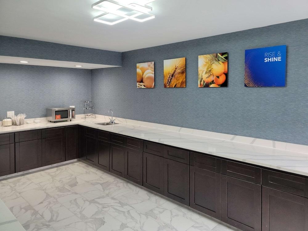 Comfort Inn & Suites Wyomissing/Reading photo 87