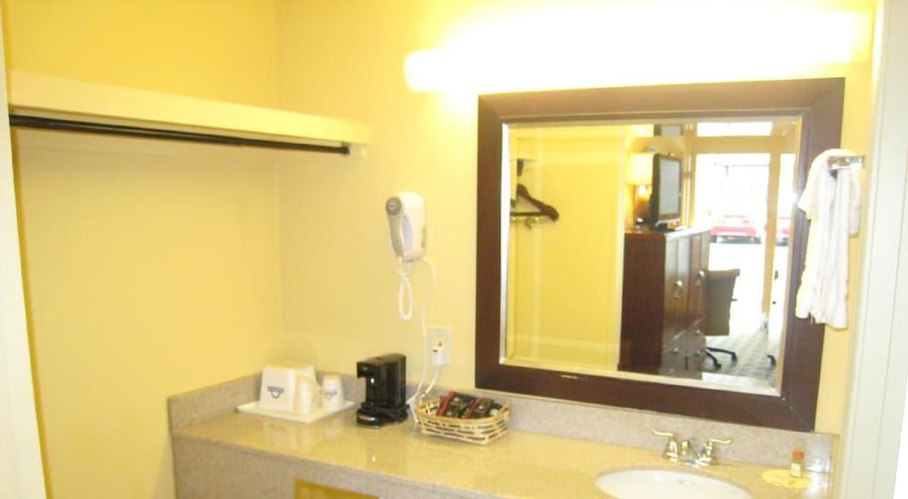 Days Inn by Wyndham Brunswick/St. Simons Area photo 5