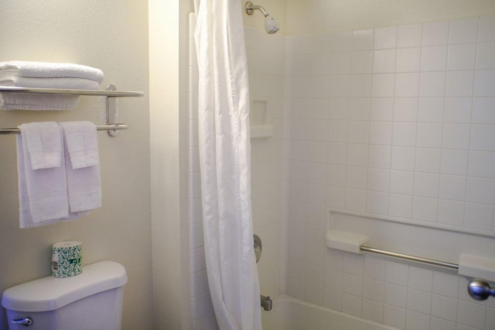 Budget Inn and Suites photo 18