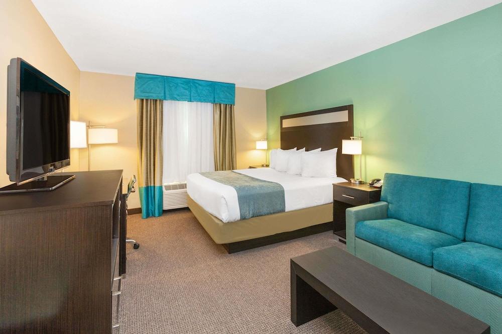 Baymont by Wyndham Midland Center photo 2