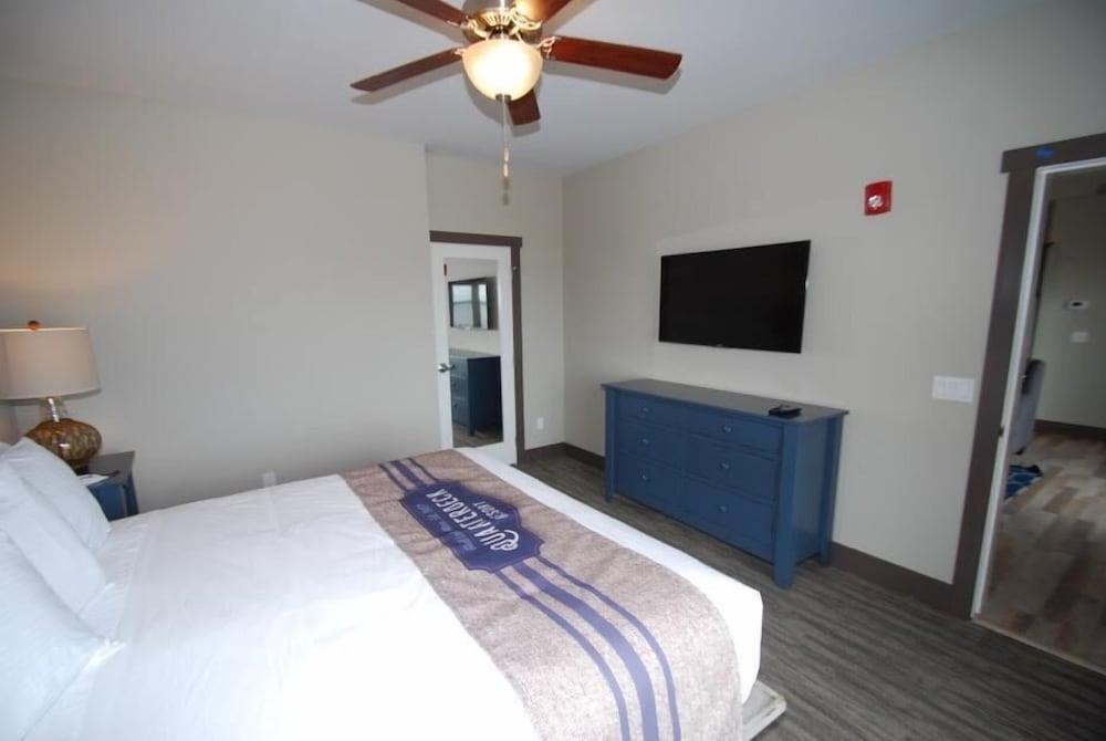 Quarterdeck Resort & Restaurant photo 21