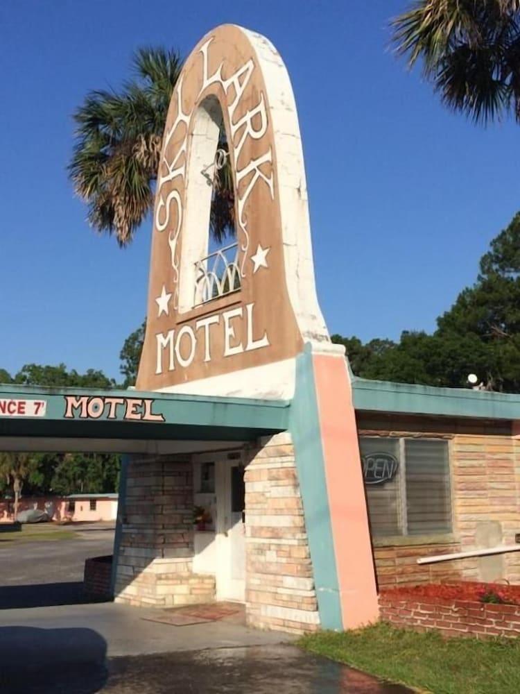Skylark Motel photo 21