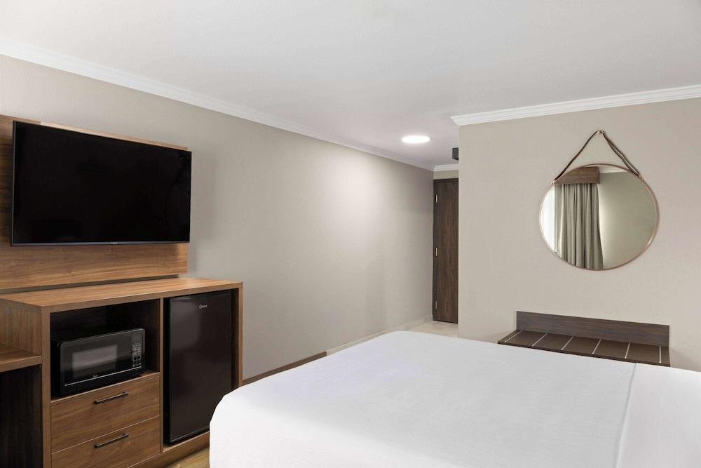 La Quinta Inn & Suites by Wyndham Yakima Downtown photo 61