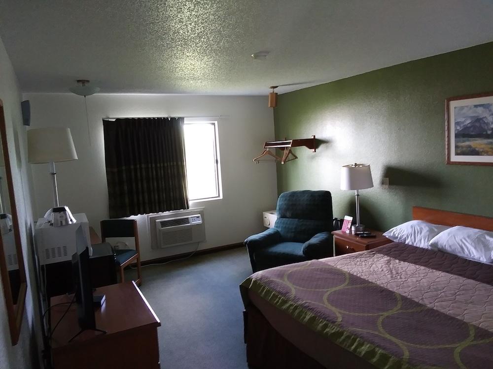 Capital O Amerihost Inn and Suites Kingdom City Hwy 54 MO photo 25