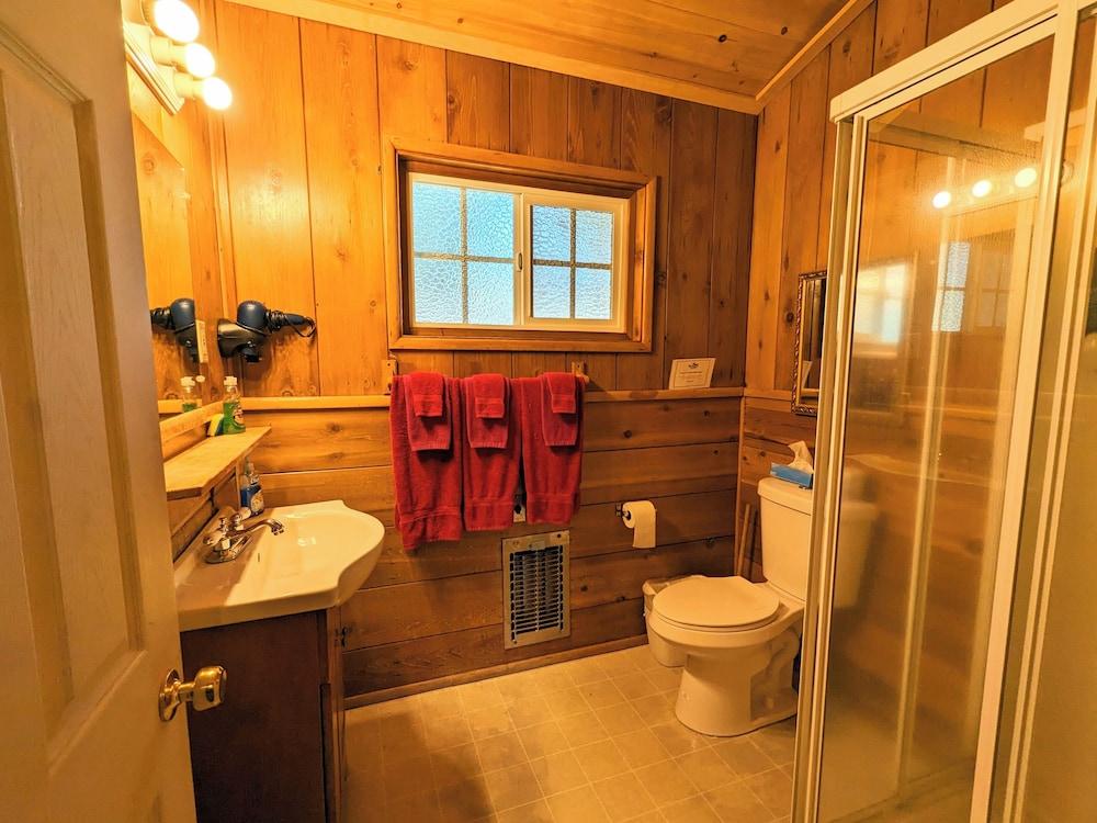 Bluebird Cottage Inn photo 47