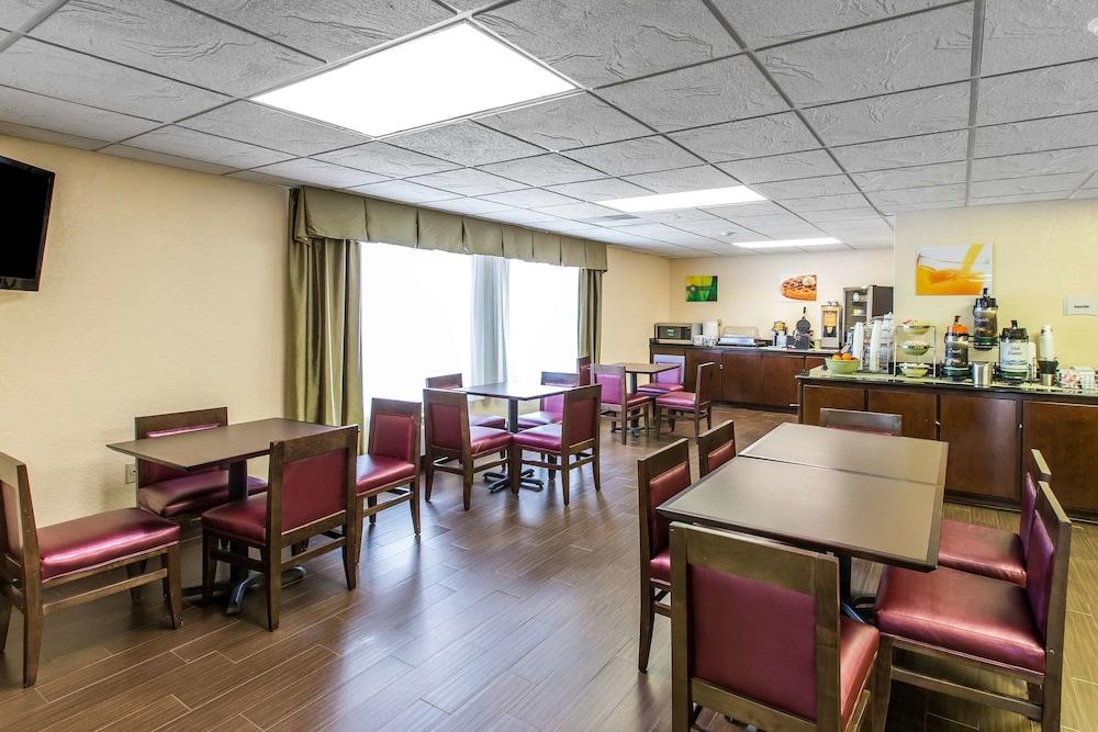 Quality Inn Fitzgerald photo 24