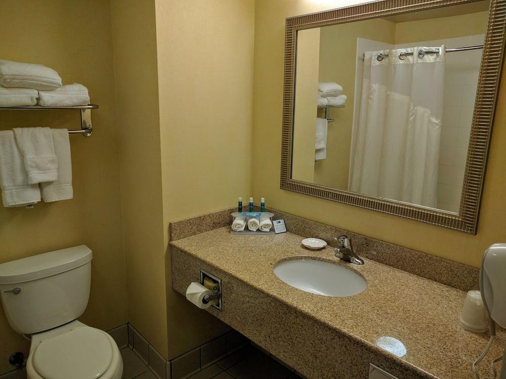 Holiday Inn Express Hotel & Suites Merced by IHG photo 40
