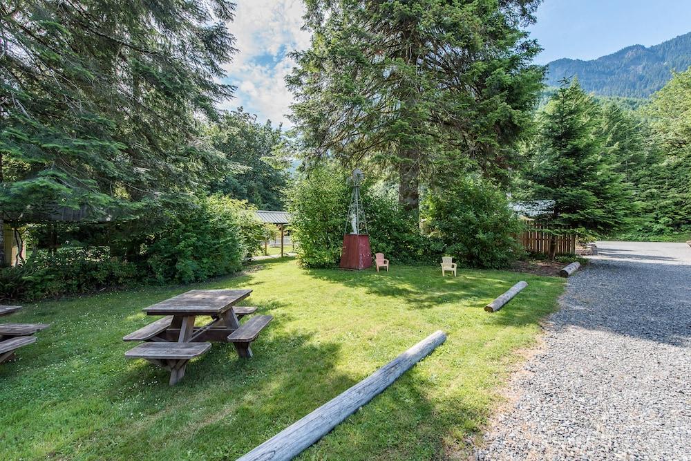 Emerald Valley Inn photo 68