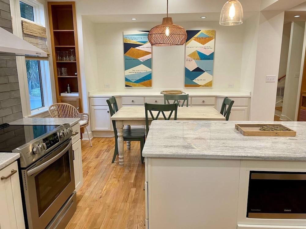 Days Like This -spacious Home Steps From the Beach photo 8
