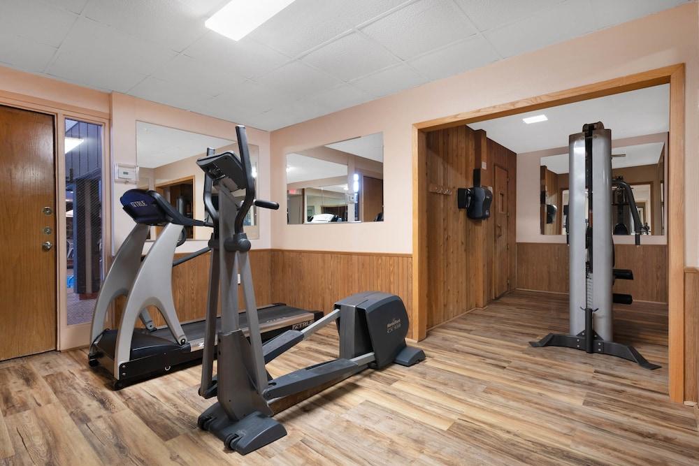 Ramada by Wyndham Albert Lea photo 78