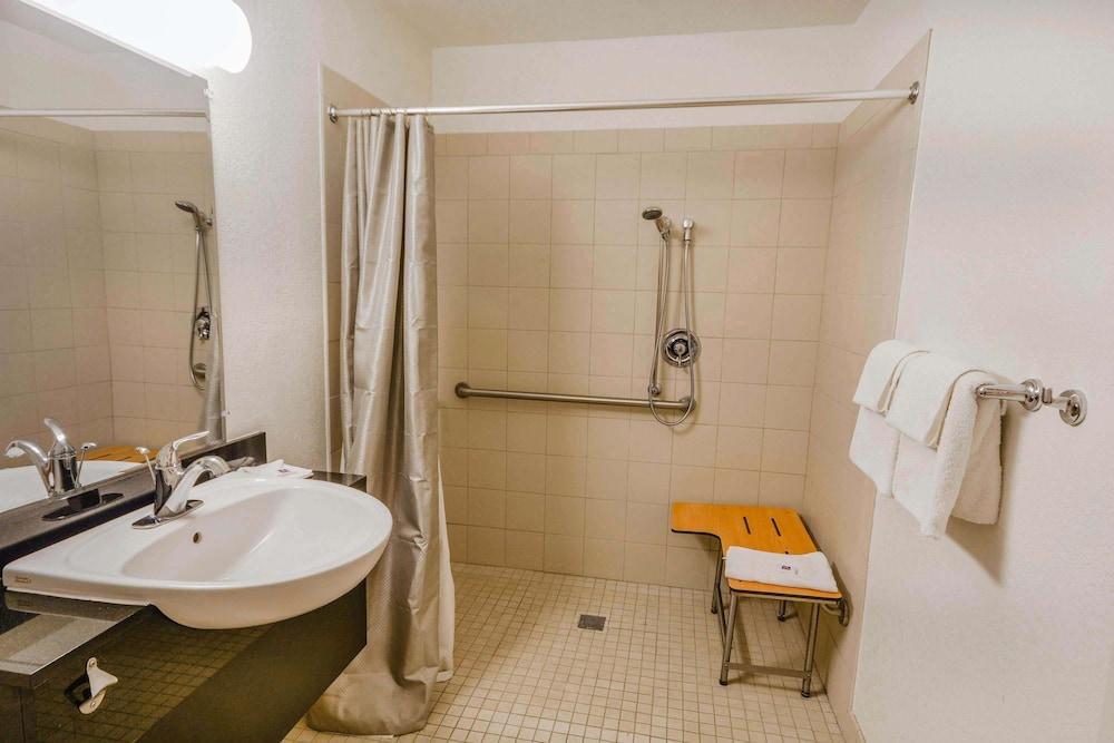 Motel 6 Huntsville, TX photo 25
