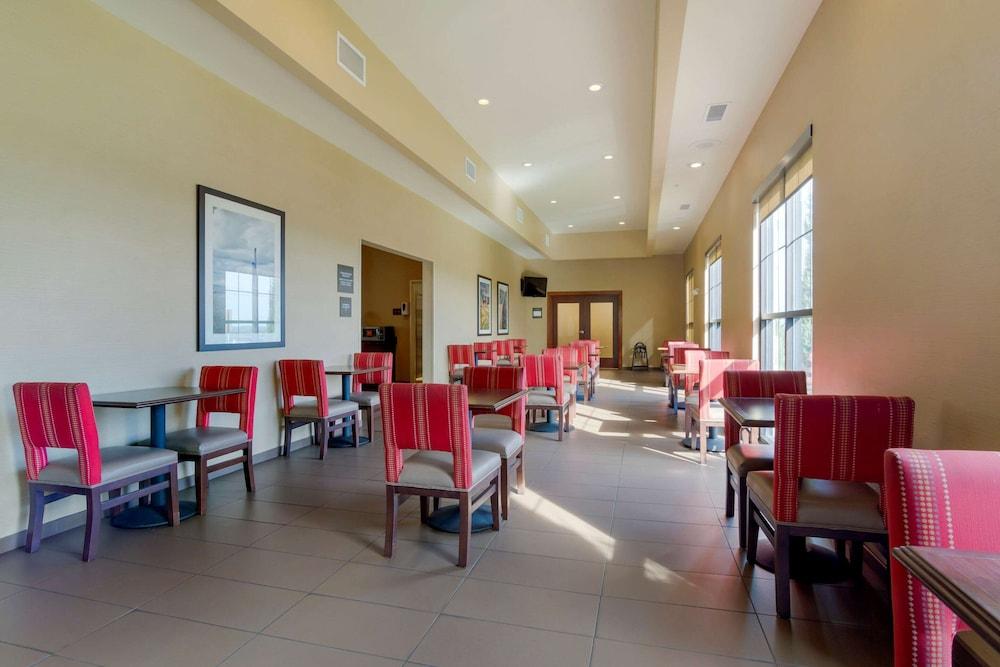 Comfort Inn & Suites Mandan - Bismarck photo 29
