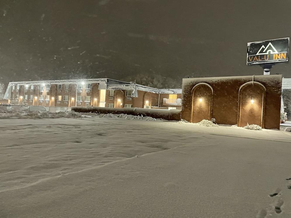 Val-U Inn photo 1