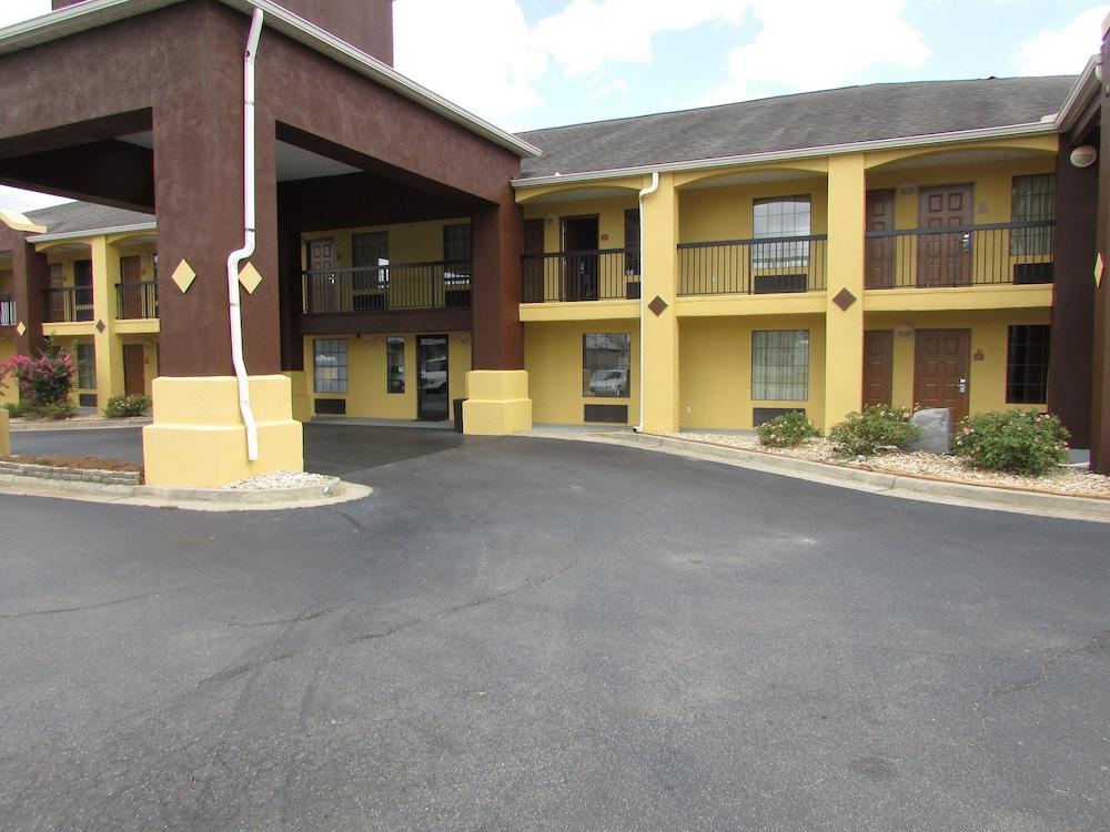 Days Inn & Suites by Wyndham Fort Valley photo 35