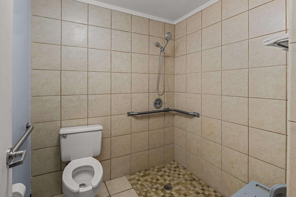 Rodeway Inn Midland South photo 17