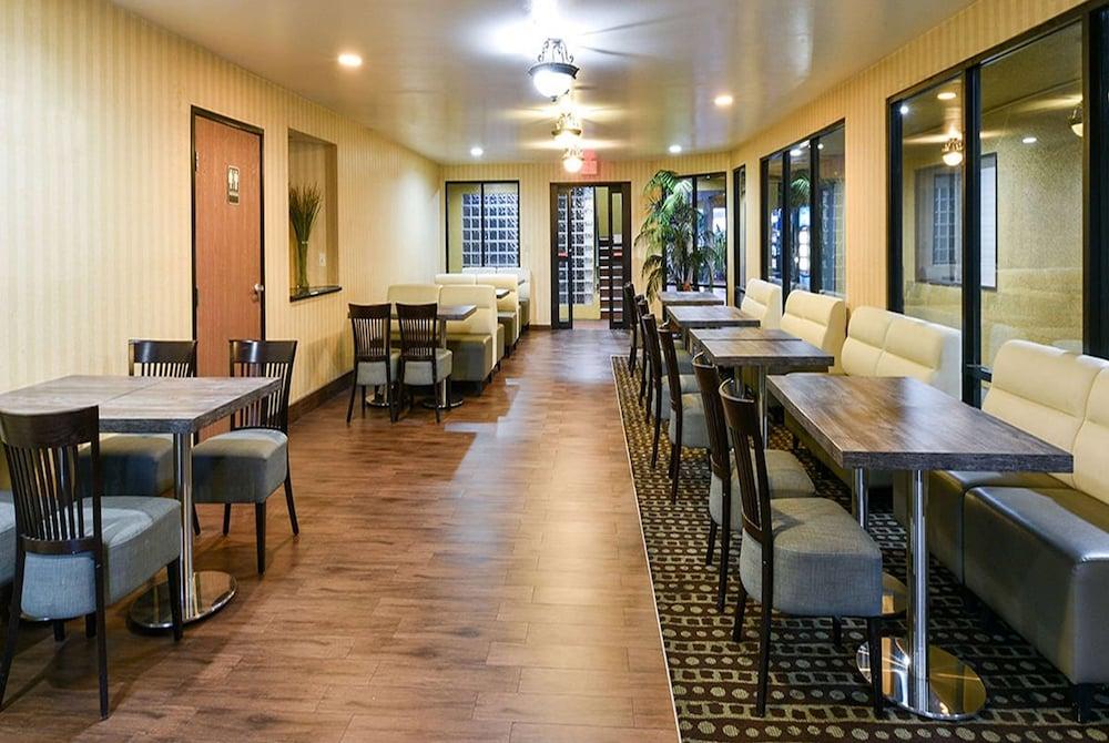 Travelodge by Wyndham Commerce Los Angeles Area photo 26