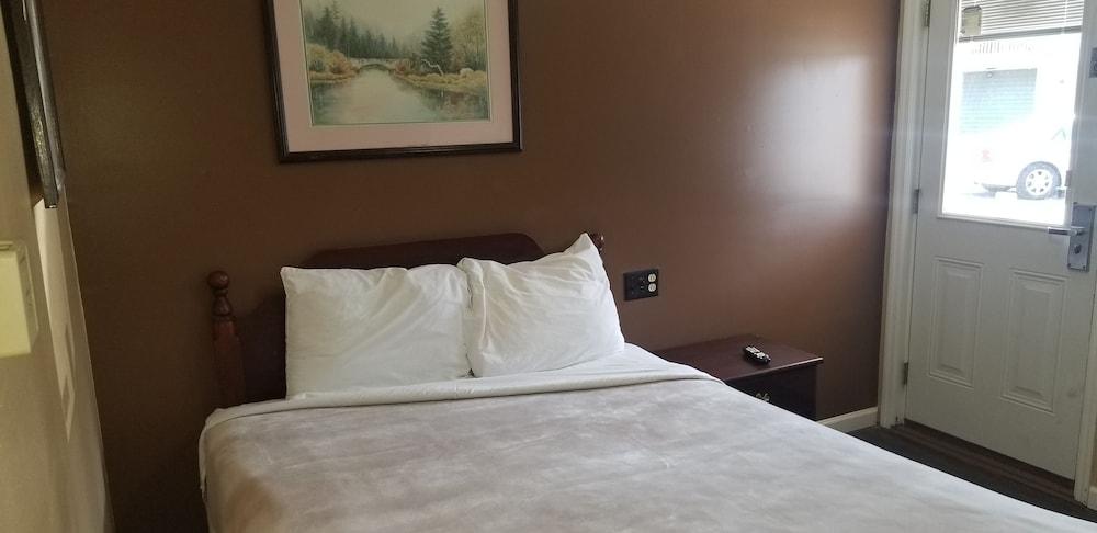 Rip Van Winkle Motel photo 20