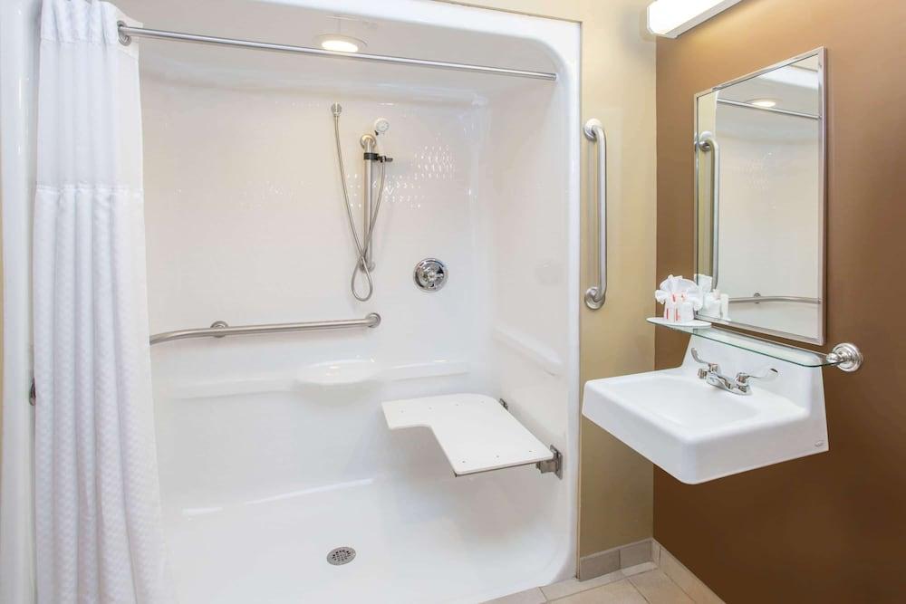 Microtel Inn & Suites by Wyndham Mansfield photo 31