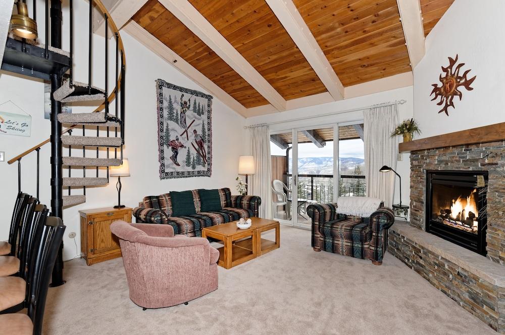 The Crestwood Condominiums photo 57