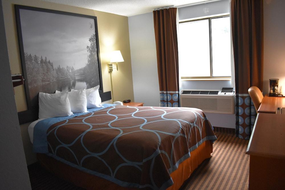 Super 8 by Wyndham La Vale/Cumberland Area — hotel in Cumberland