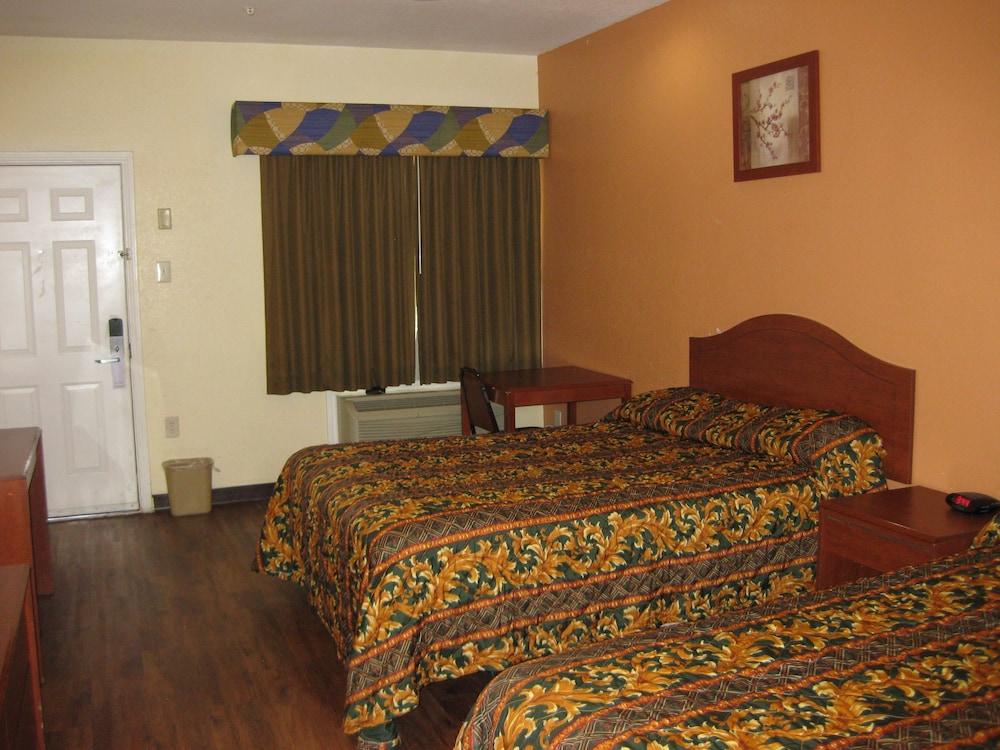 Scottish Inn and Suites photo 4