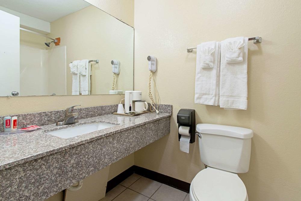 Econo Lodge photo 15