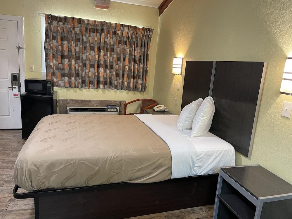 EverGreen Inn & RV photo 6