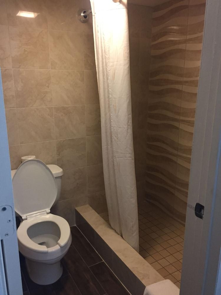 Budget Inn East photo 8