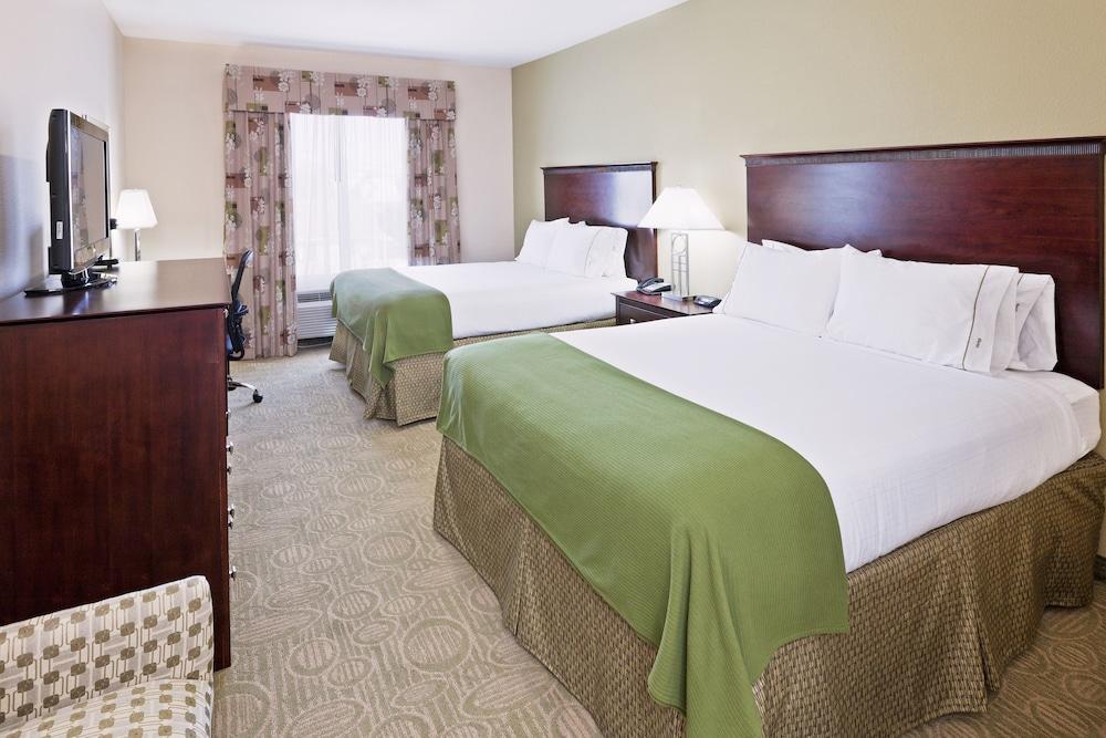 Holiday Inn Express Hotel & Suites Brownfield by IHG photo 12