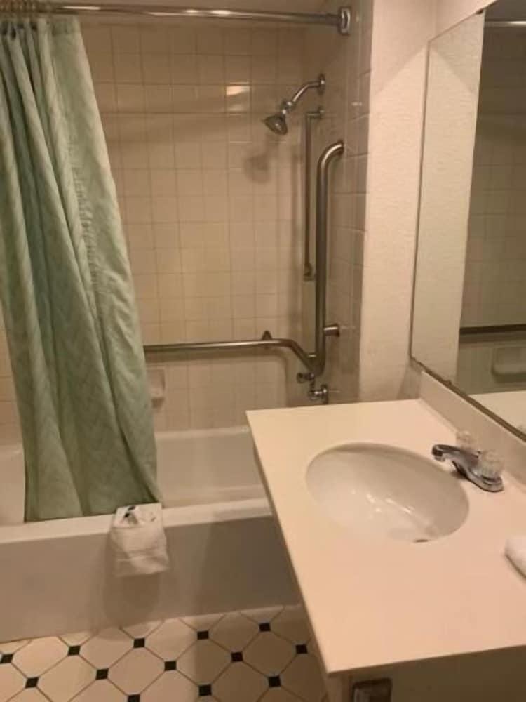 Horizon Inn & Suites photo 24