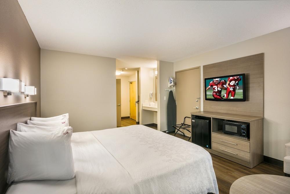 Red Roof Inn PLUS+ Boston - Logan photo 24