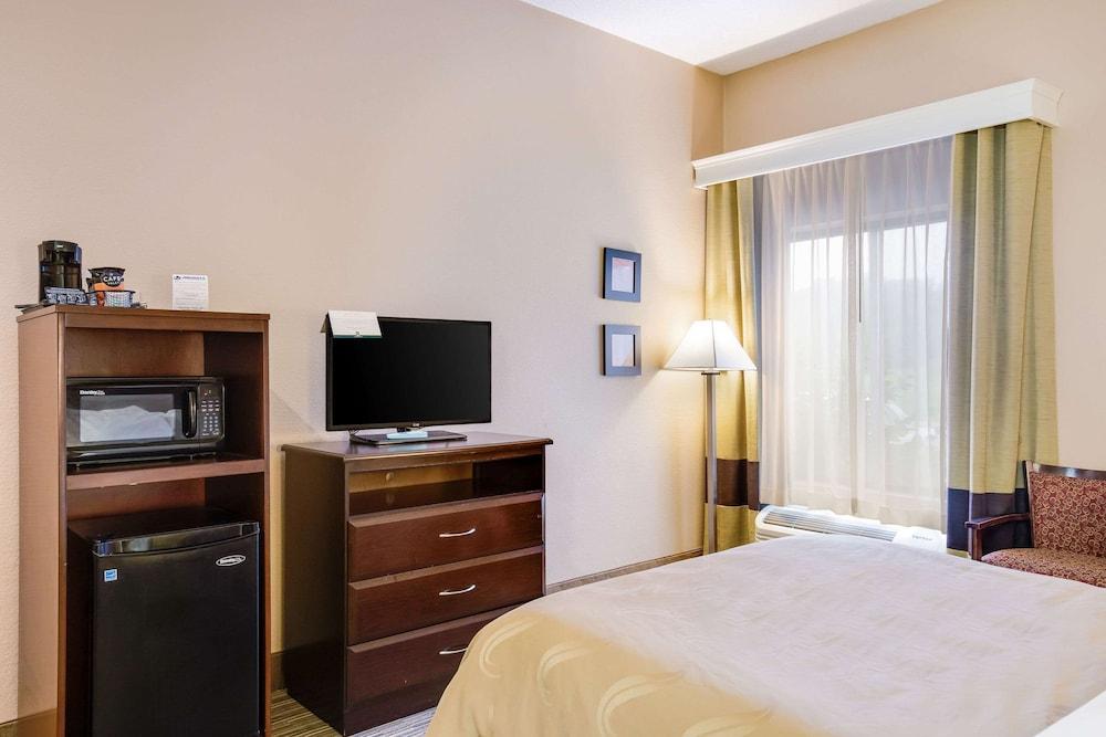 Quality Inn I-70 Near Kansas Speedway photo 10