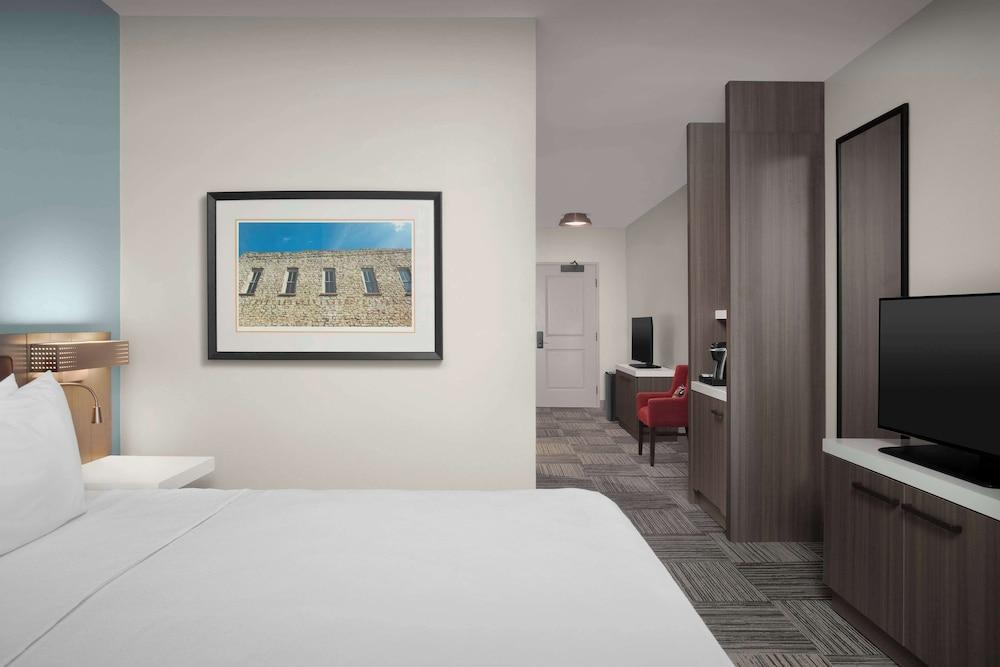 Hilton Garden Inn Granbury photo 11