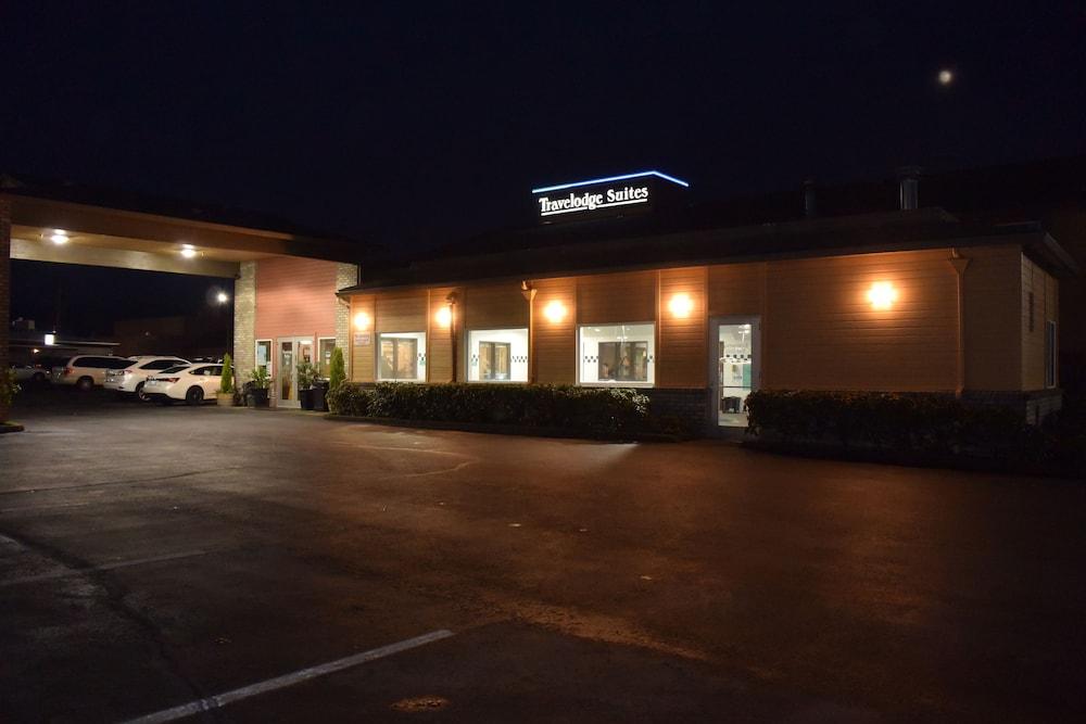 Travelodge Suites by Wyndham Newberg photo 65