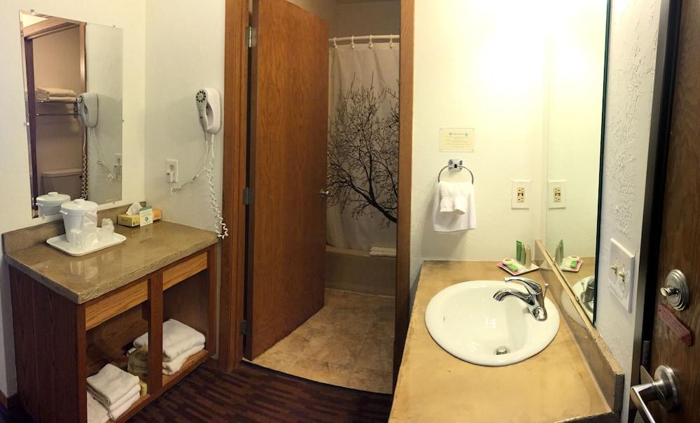Open Hearth Lodge photo 22